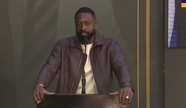 开云体育下载-韦德：帕特·莱利彻底改变了我的人生 你的传奇是永恒的！